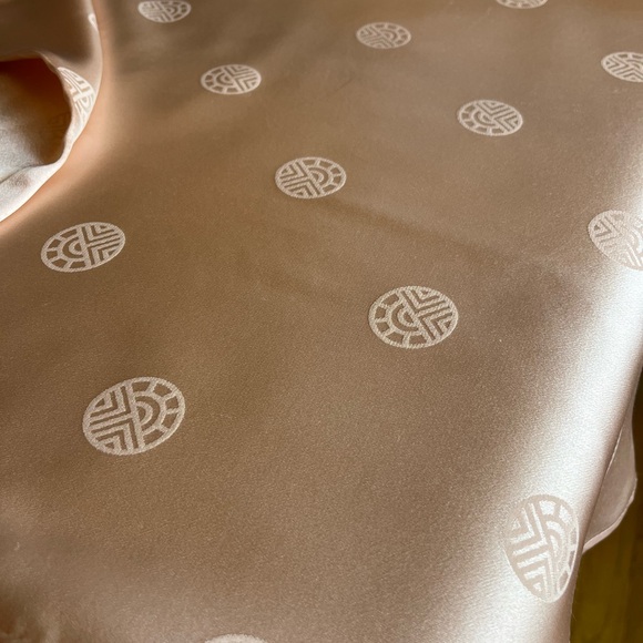 Louis Feraud Silk Long Sleeve Blouse Pale Pink Tone on Tone Pattern Sz 10 - Picture 3 of 6